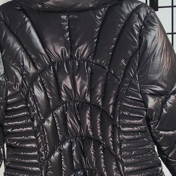 Guess Women's Black Quilted Puffer Jacket - Stylish & Warm Outerwear - Picture 9 of 10